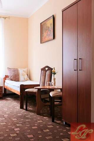 Отель Hotel Lubavia Любавка Небольшой двухместный номер с 2 отдельными кроватями-11